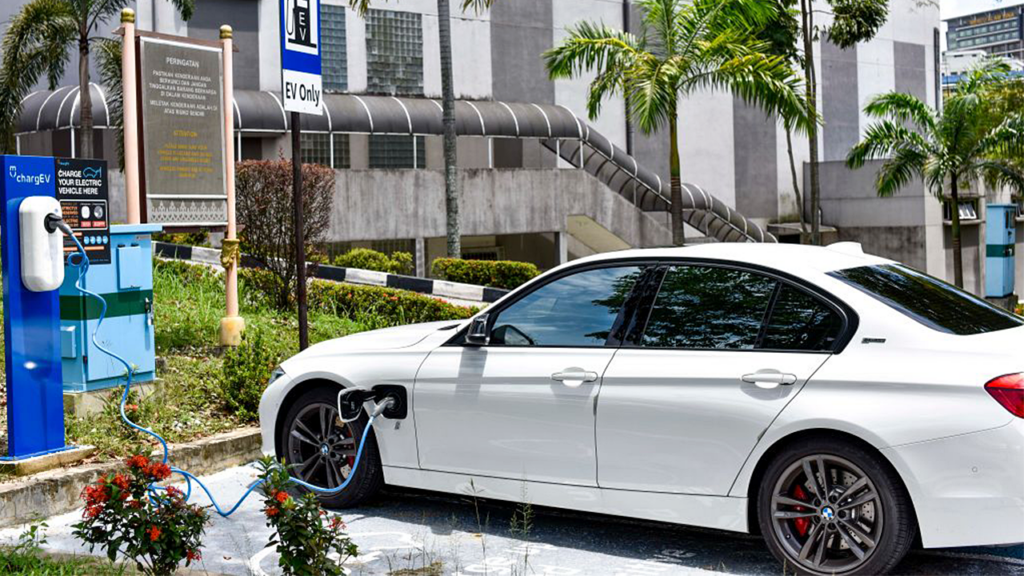 Bmw car hybrid recall