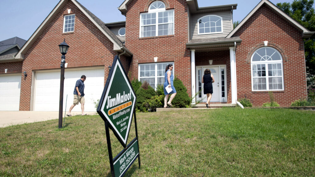 Home for sale open house people